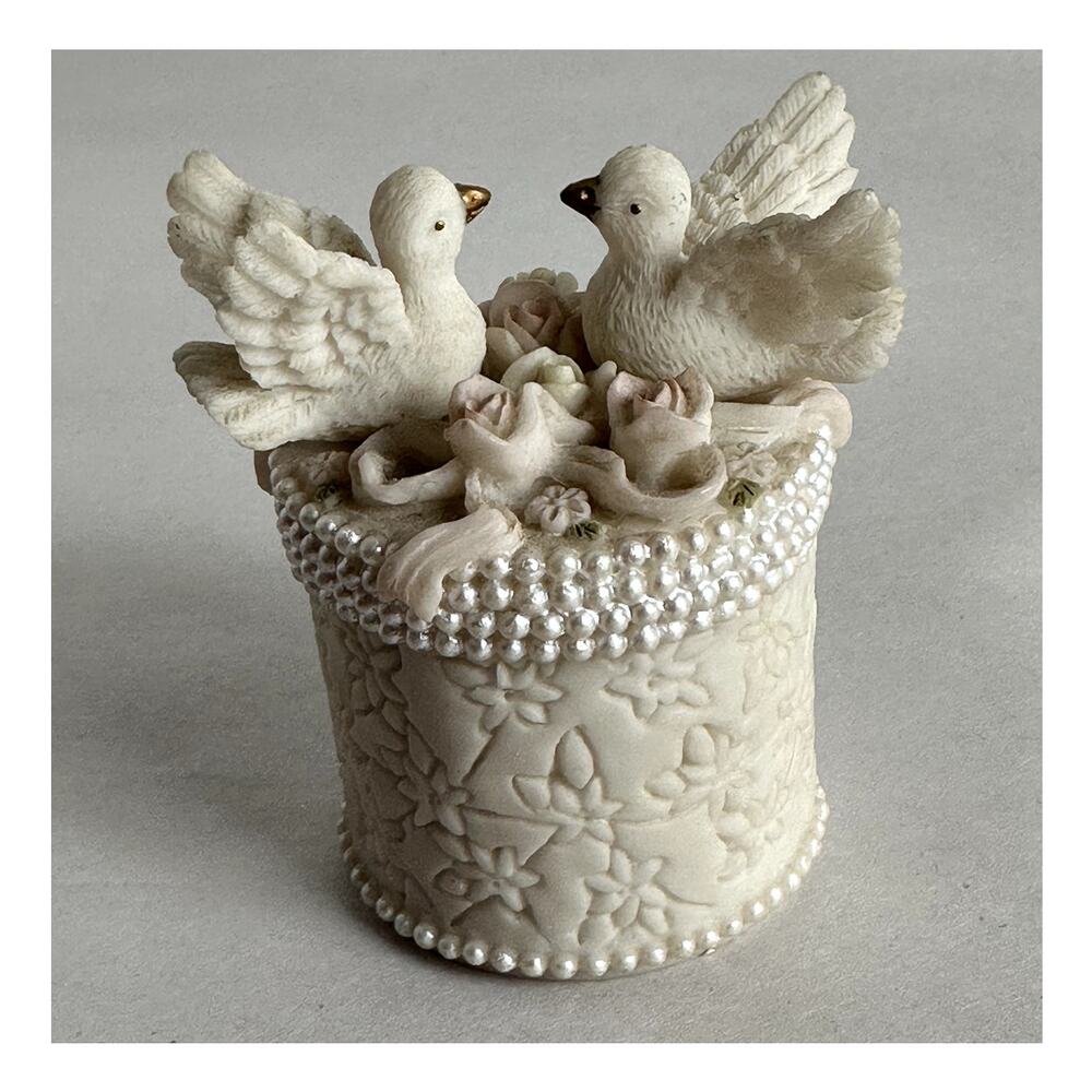 Trinket Box Love Birds Dezine #9238 Ceramic Pearls  Roses Bows 3.5" T 2" Dia.